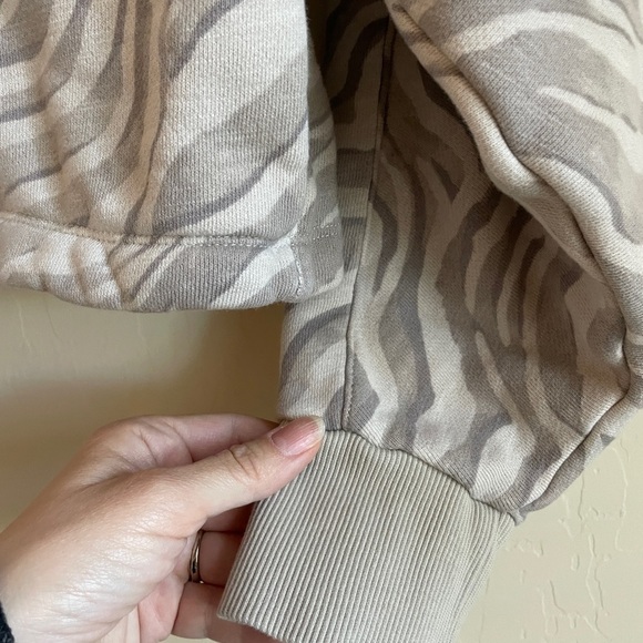 Sweaty Betty Light Grey Zebra Animal Print Essential Cropped Hoodie Women Large - Picture 3 of 9